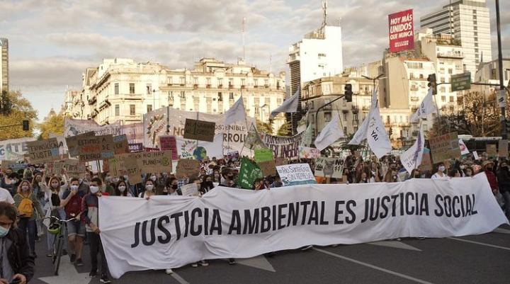 Miles de ambientalistas se movilizaron por la inacción climática en todo el&nbsp;mundo