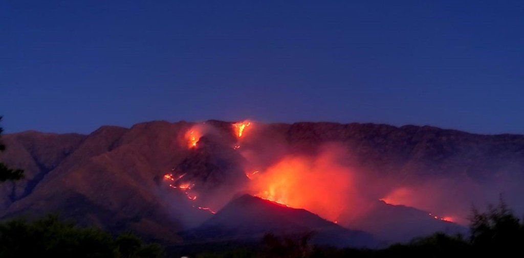 Córdoba: terrible incendio avanza vorazmente y acechó a las viviendas de La&nbsp;Paz